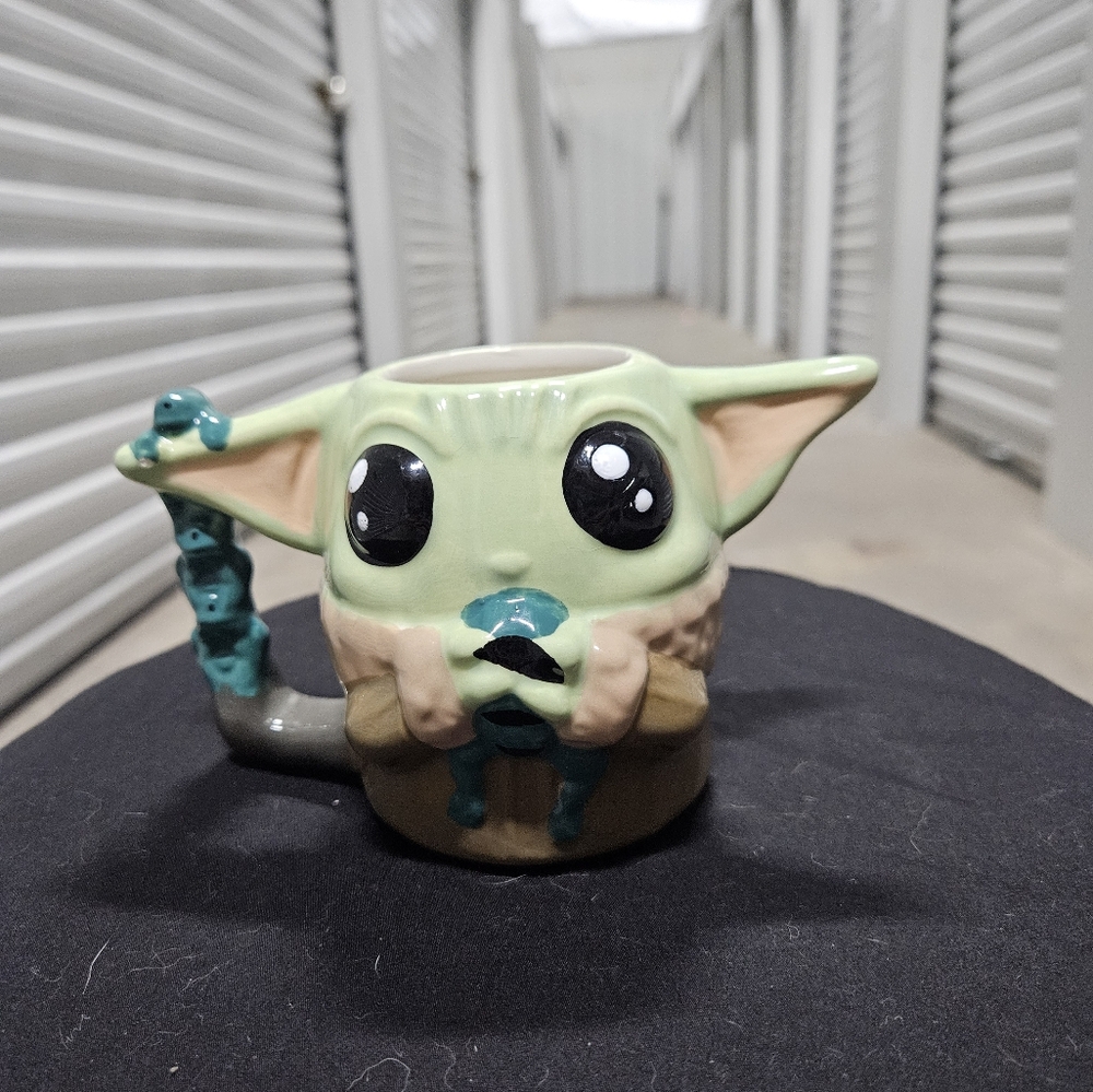 Star Wars Mandalorian Baby Grogu and Frogs Drink Mug